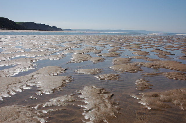 Wide low-tide sands looking south from Warren Little Beach towards Bude